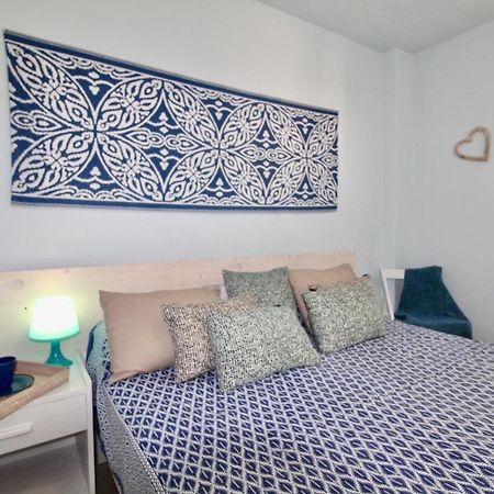 Agradable Apartamento Con Terraza En Formentera Es Pujols Kültér fotó