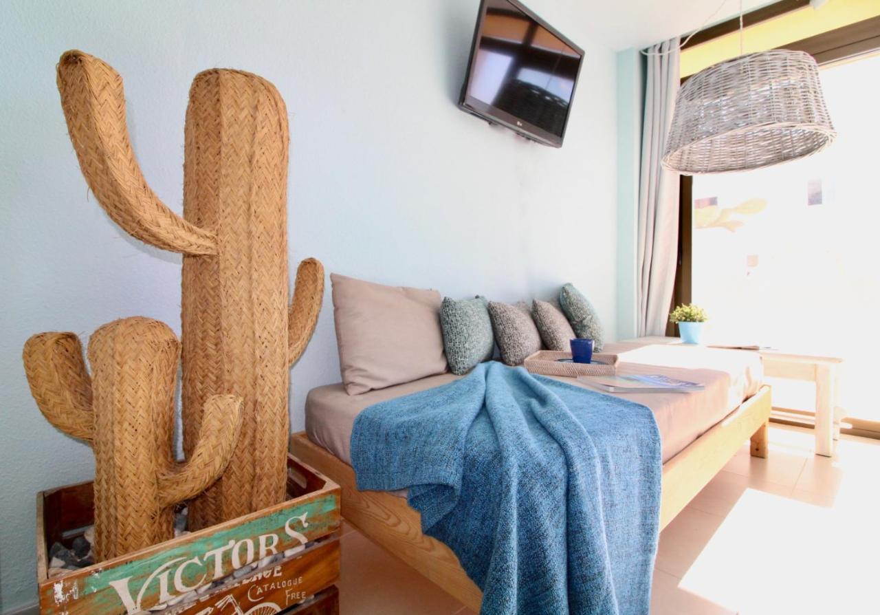 Agradable Apartamento Con Terraza En Formentera Es Pujols Kültér fotó