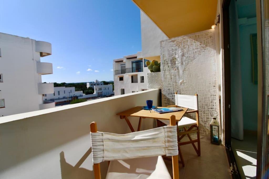 Agradable Apartamento Con Terraza En Formentera Es Pujols Kültér fotó